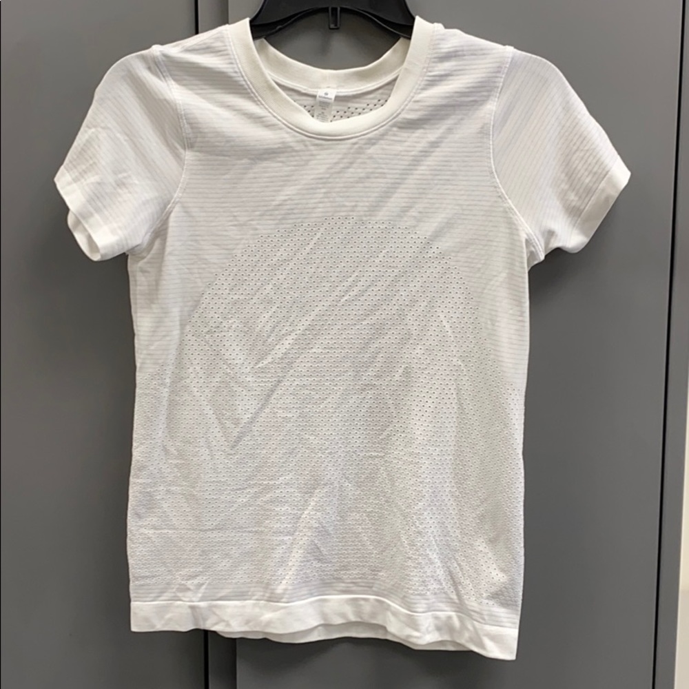 LULULEMON BREEZE BY SHORT SLEEVE